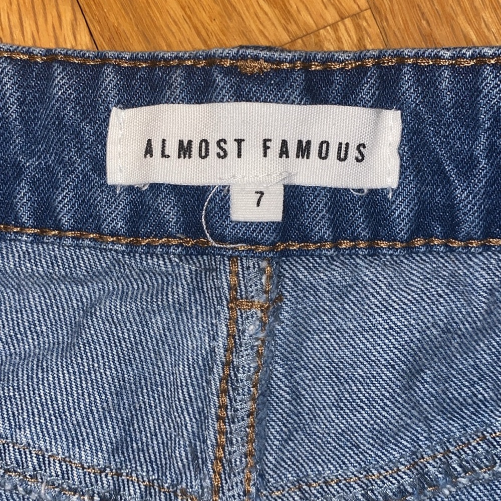 Almost Famous 90’s Baggy Mega High Rise Wide Leg Ripped Jeans Size Juniors 7 - Picture 7 of 15